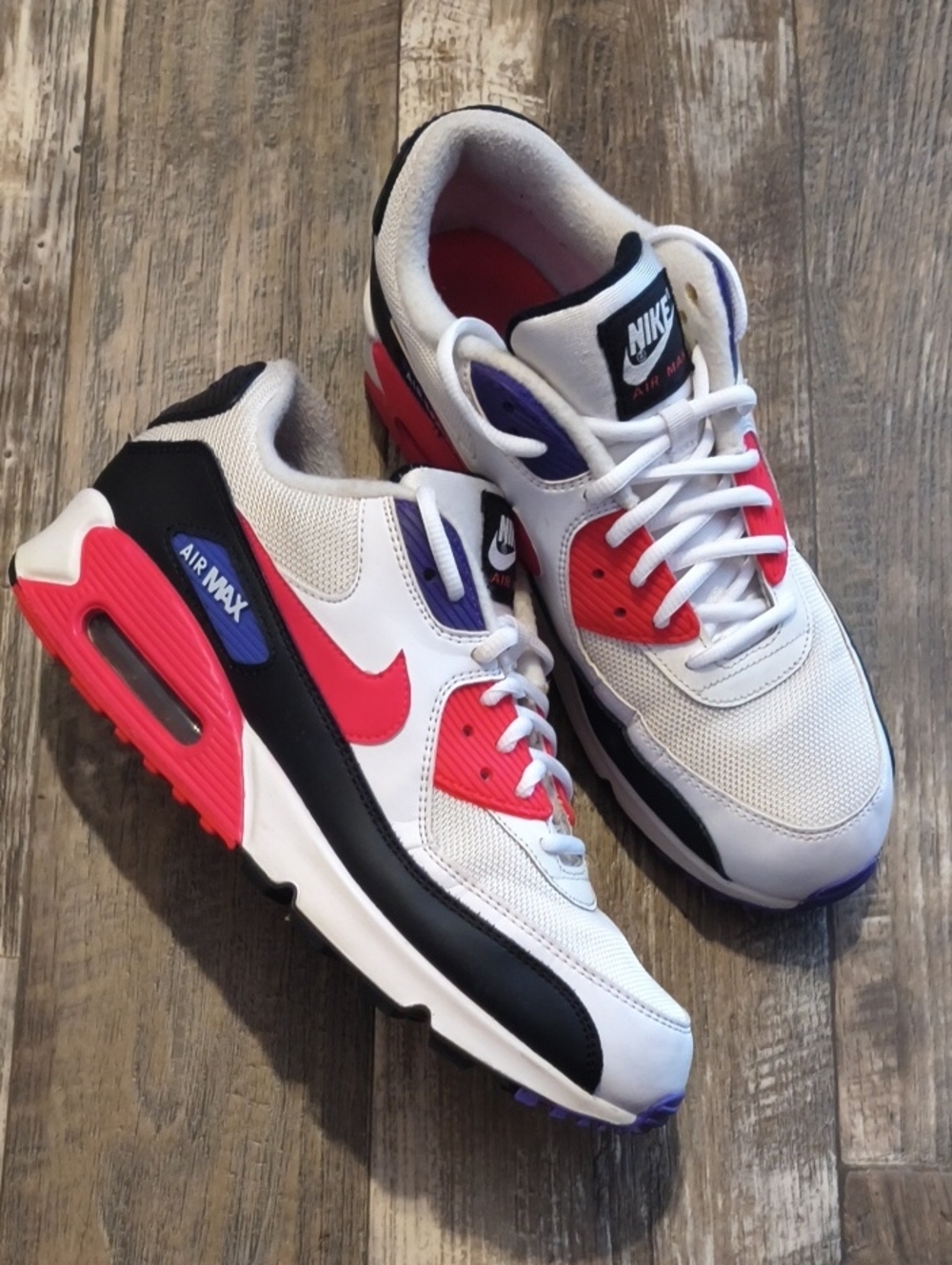 Nike Men’s Air Max White/Pin/Black Sneakers